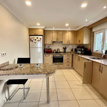 Wonderful 3 Bed Duplex In Sought After Prime Community Appartement