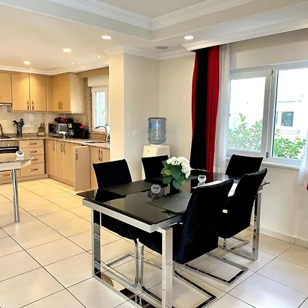 Wonderful 3 Bed Duplex In Sought After Prime Community Sidé