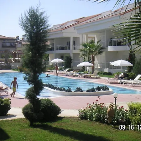 Wonderful 3 Bed Duplex In Sought After Prime Community *
