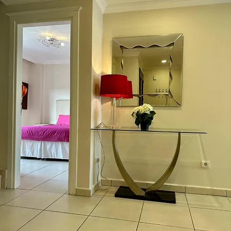 Apartment Wonderful 3 Bed Duplex In Sought After Prime Community *