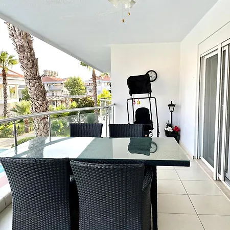 Apartment Wonderful 3 Bed Duplex In Sought After Prime Community Side
