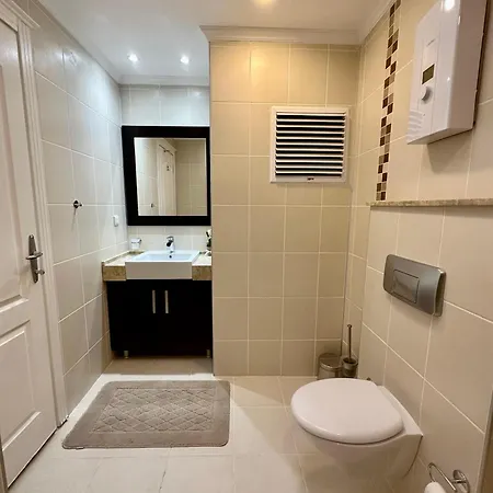Wonderful 3 Bed Duplex In Sought After Prime Community * Side
